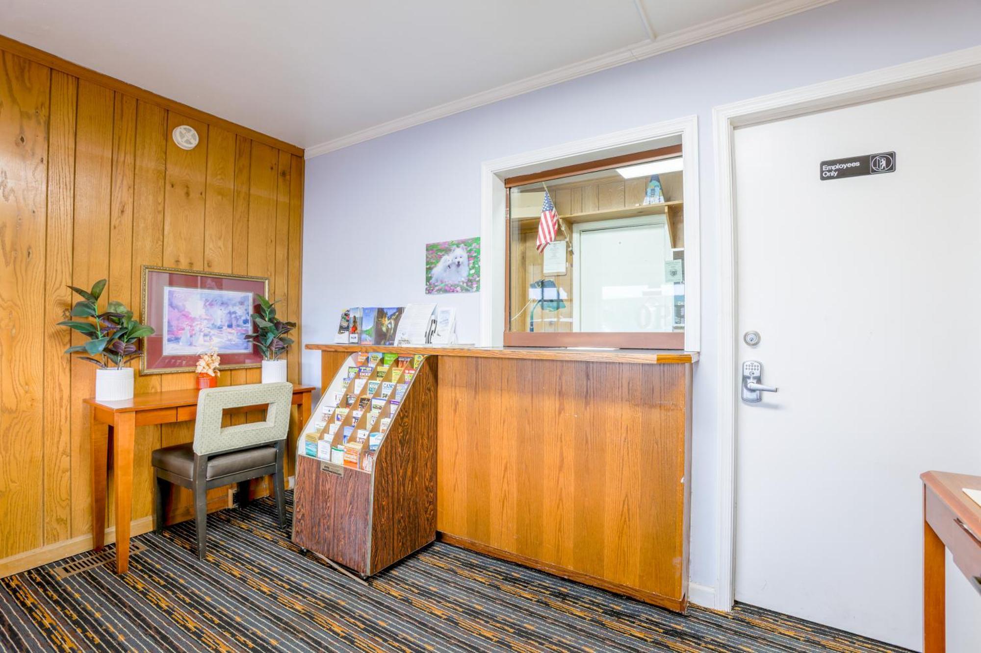 Relax Inn By Oyo Natural Bridge I-81 Buitenkant foto